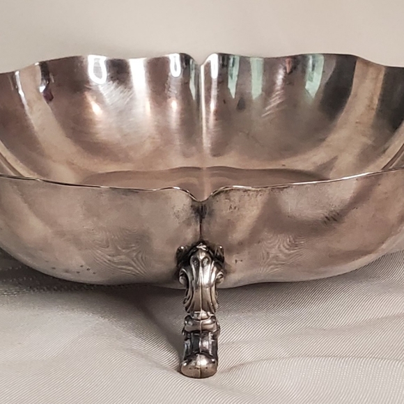 Silver-plated Chippendale Wm A Rogers footed dish 8 1/2" across 2" H - Picture 4 of 9